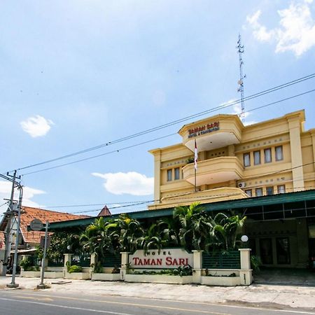 Reddoorz Plus Near Alun Alun Karanganyar Solo 外观 照片