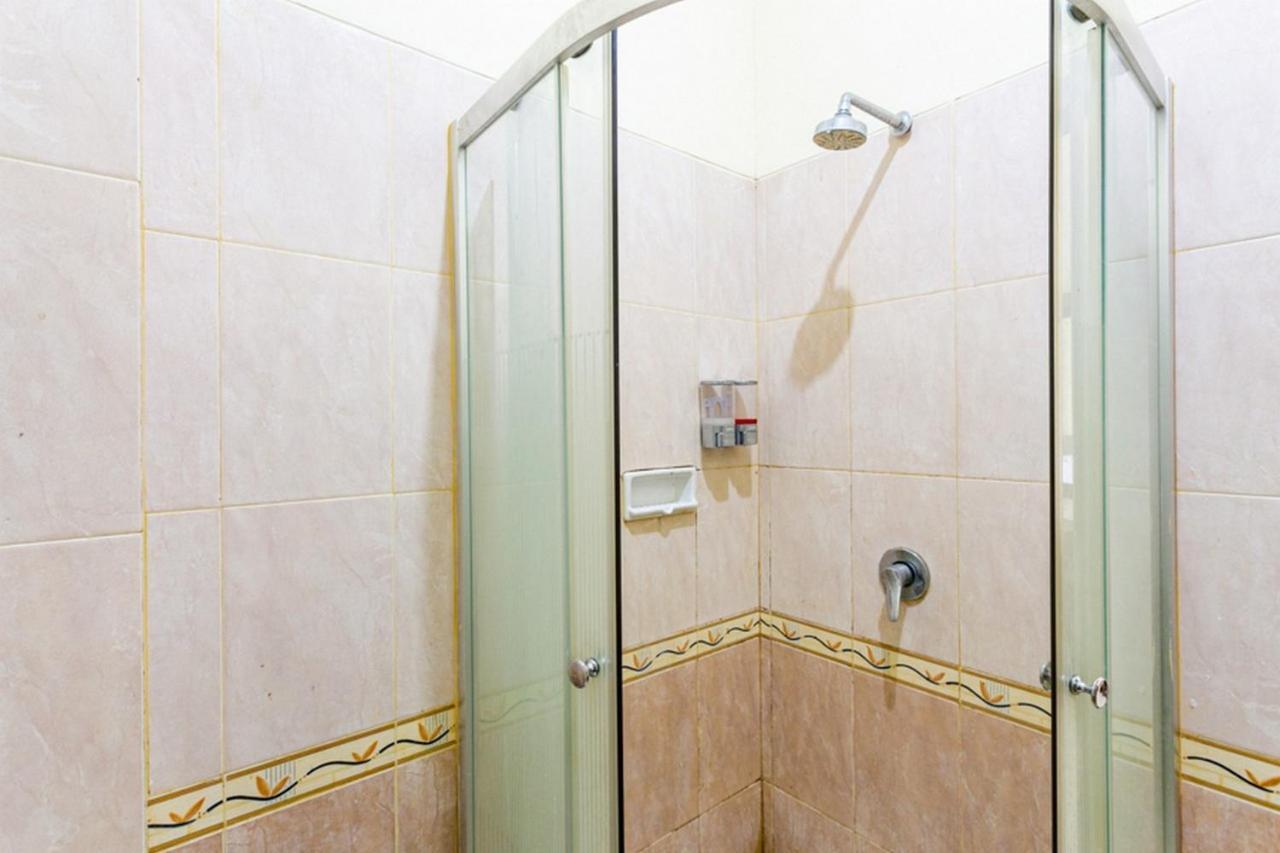 Reddoorz Plus Near Alun Alun Karanganyar Solo 外观 照片