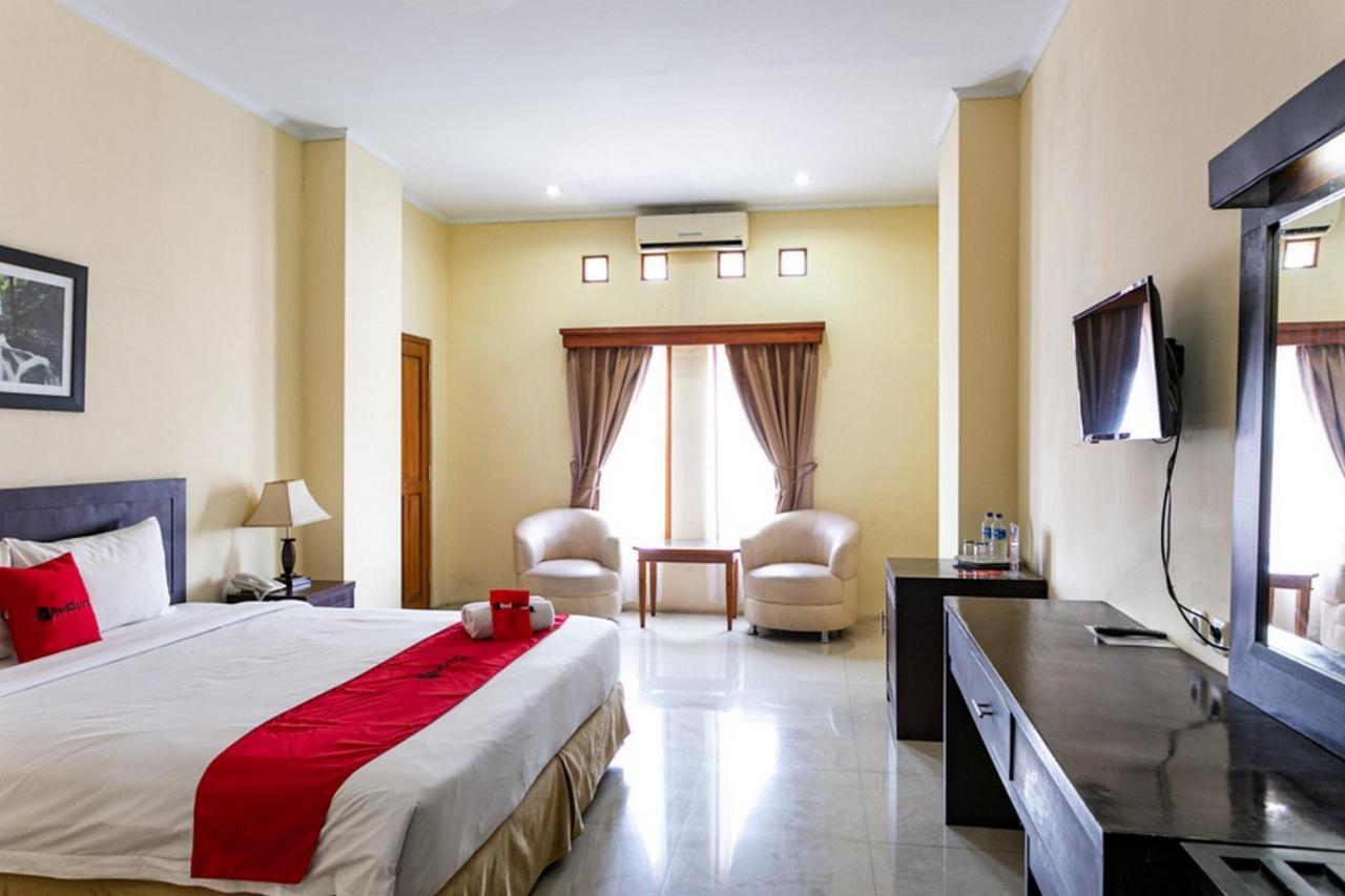 Reddoorz Plus Near Alun Alun Karanganyar Solo 外观 照片
