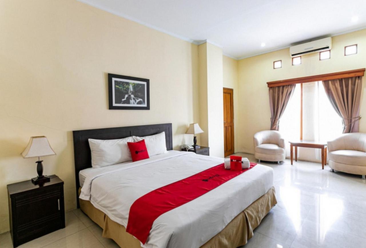 Reddoorz Plus Near Alun Alun Karanganyar Solo 外观 照片