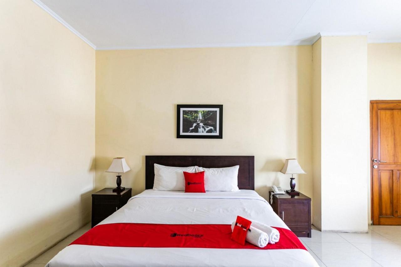 Reddoorz Plus Near Alun Alun Karanganyar Solo 外观 照片
