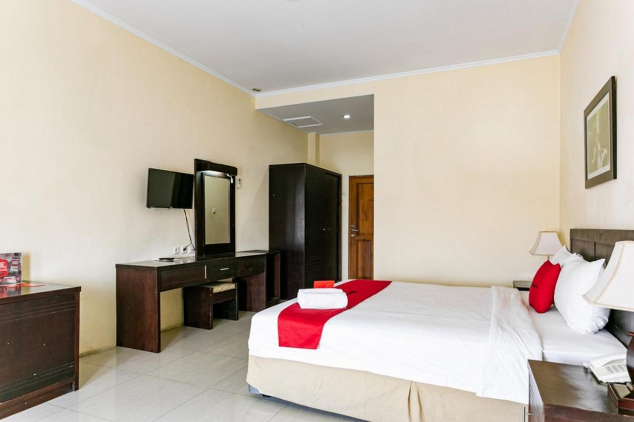 Reddoorz Plus Near Alun Alun Karanganyar Solo 外观 照片