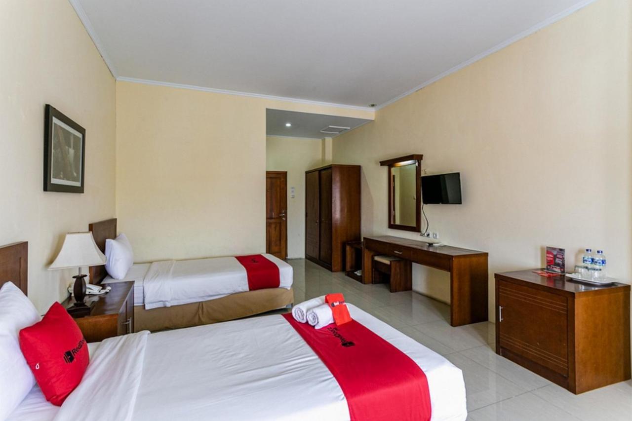 Reddoorz Plus Near Alun Alun Karanganyar Solo 外观 照片