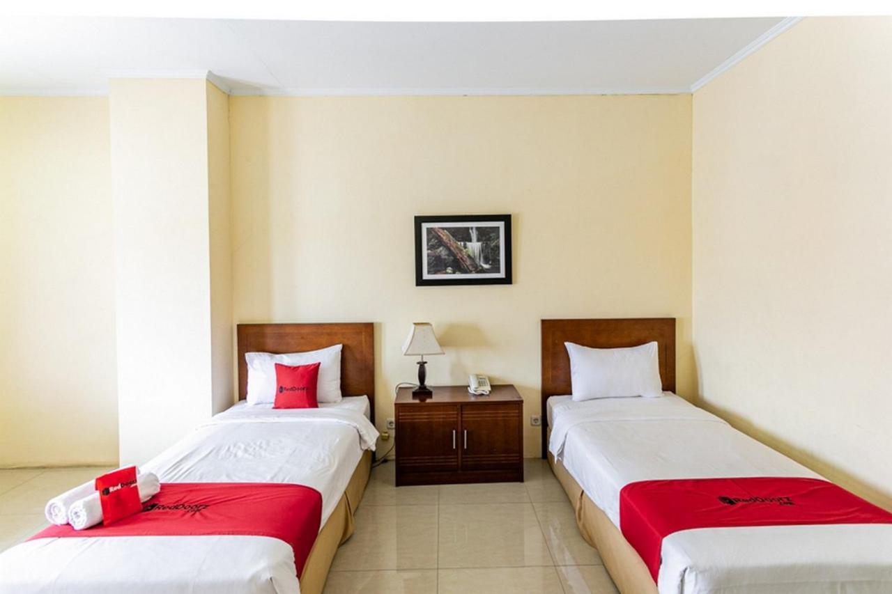 Reddoorz Plus Near Alun Alun Karanganyar Solo 外观 照片