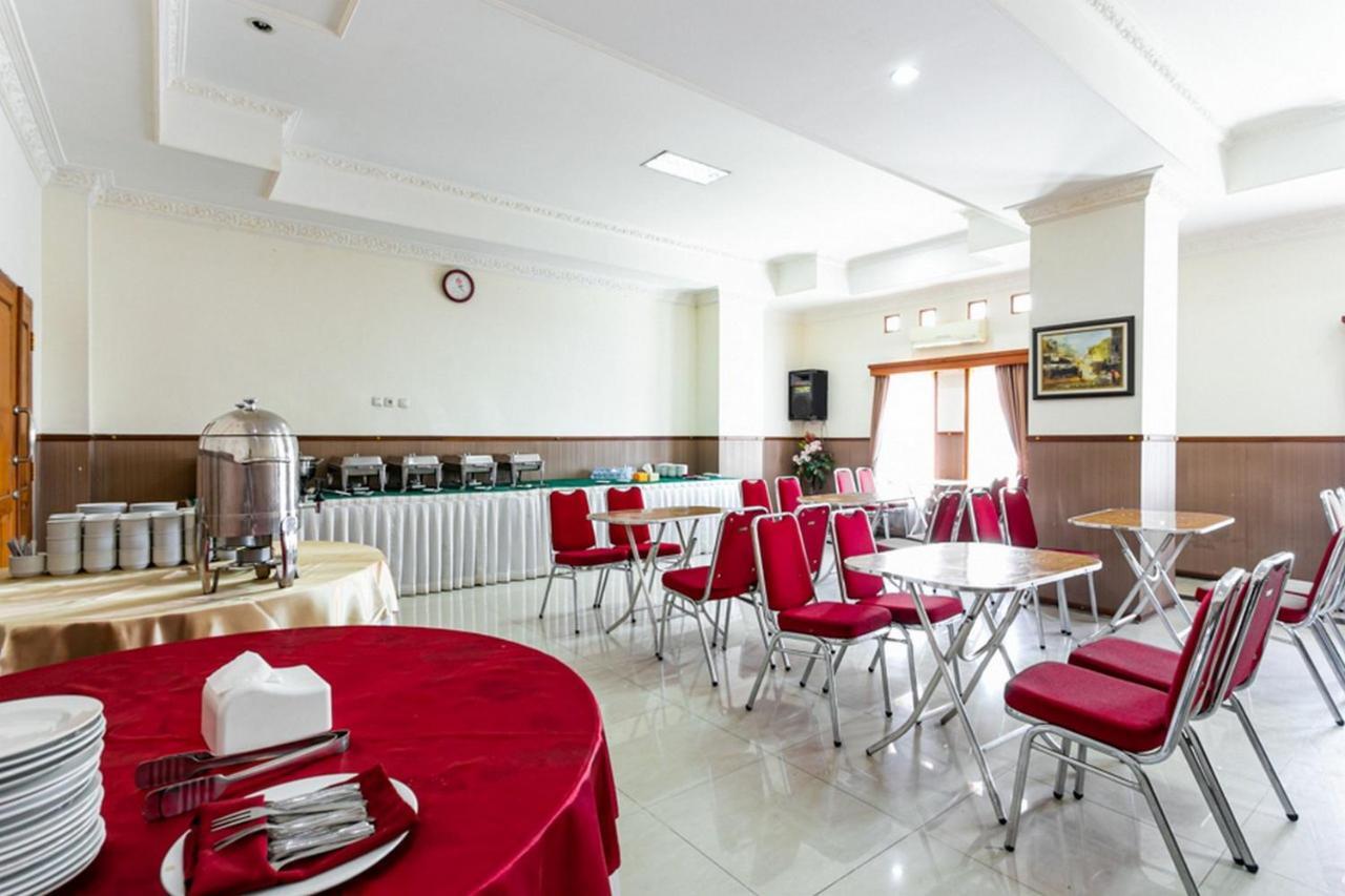 Reddoorz Plus Near Alun Alun Karanganyar Solo 外观 照片