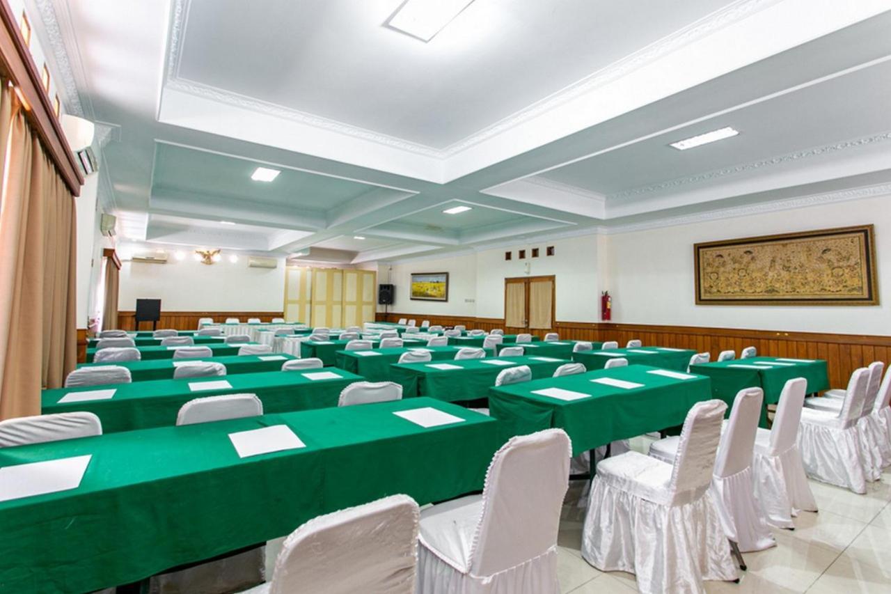 Reddoorz Plus Near Alun Alun Karanganyar Solo 外观 照片