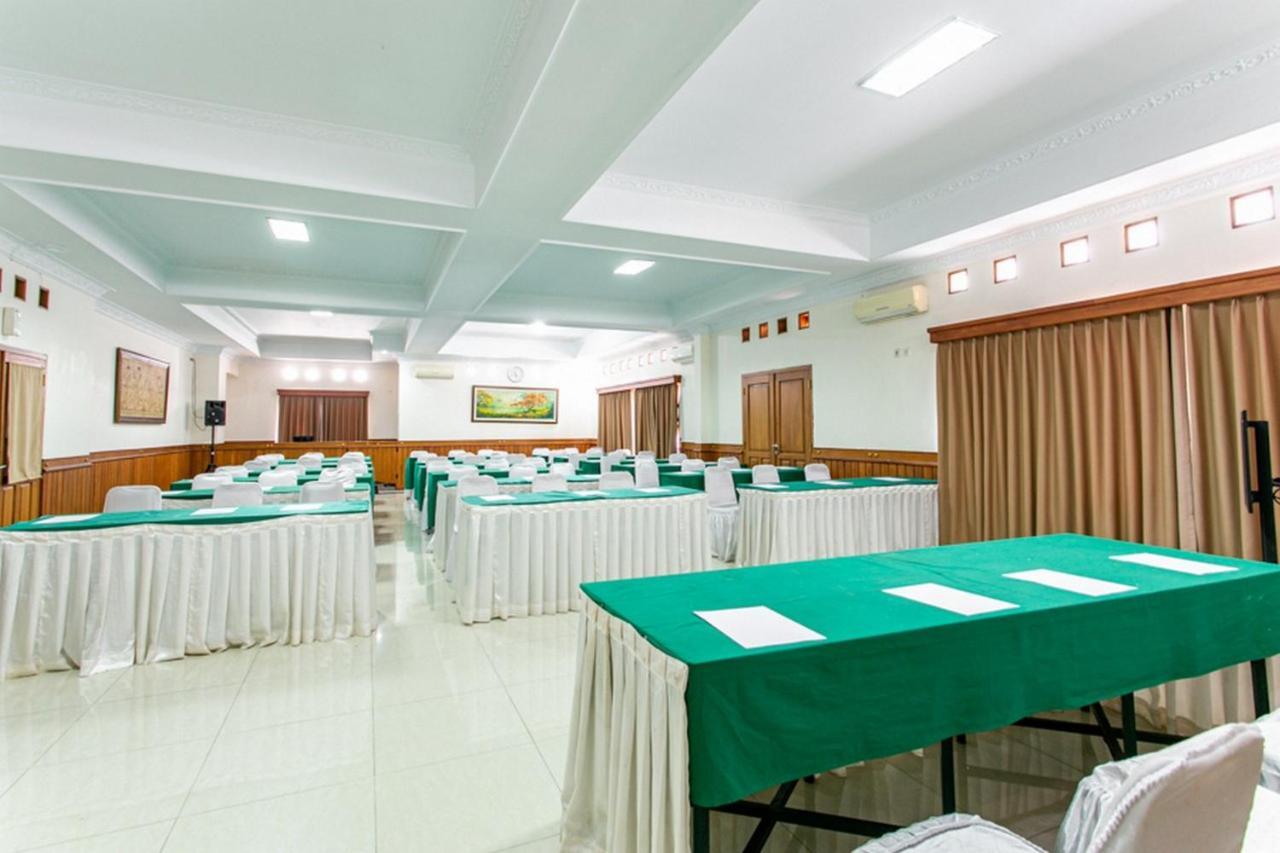 Reddoorz Plus Near Alun Alun Karanganyar Solo 外观 照片