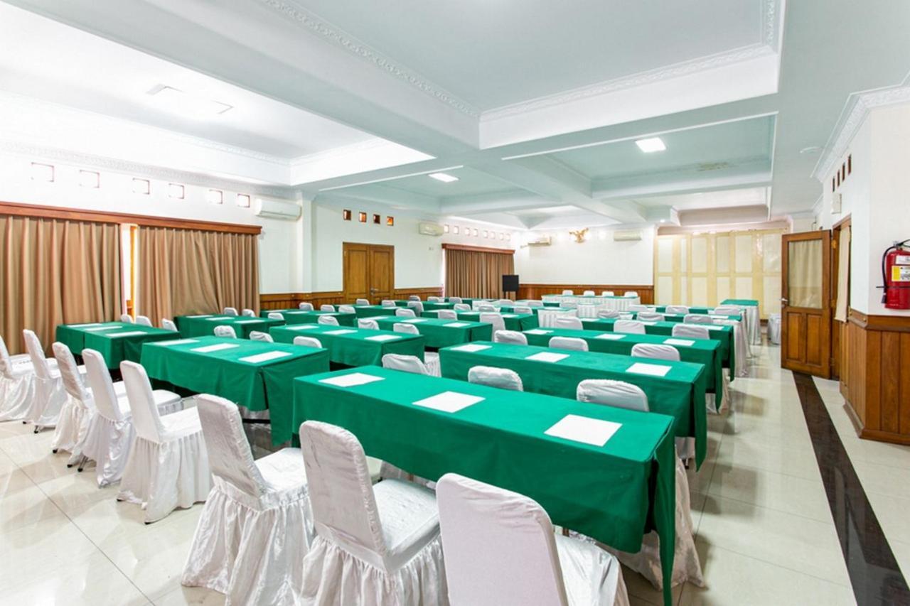 Reddoorz Plus Near Alun Alun Karanganyar Solo 外观 照片