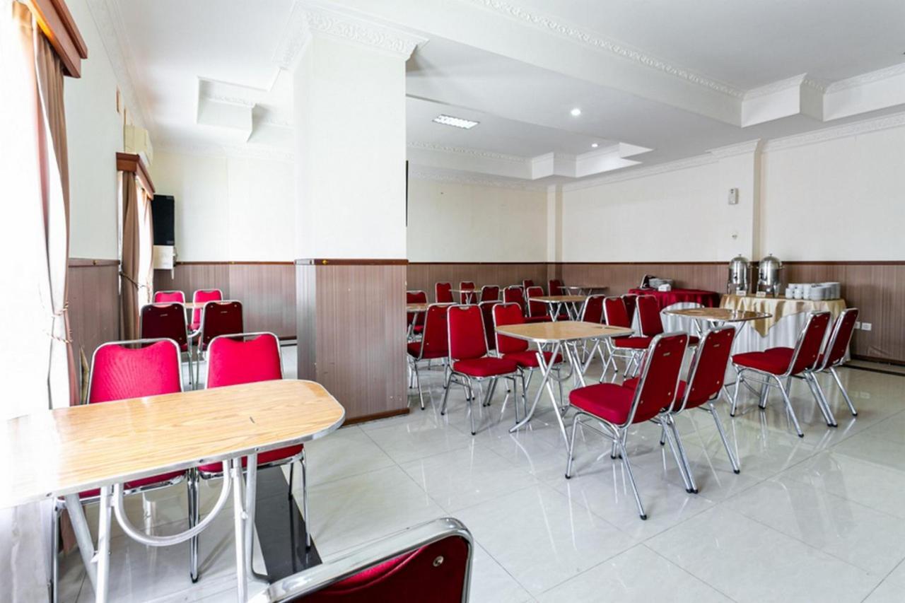 Reddoorz Plus Near Alun Alun Karanganyar Solo 外观 照片